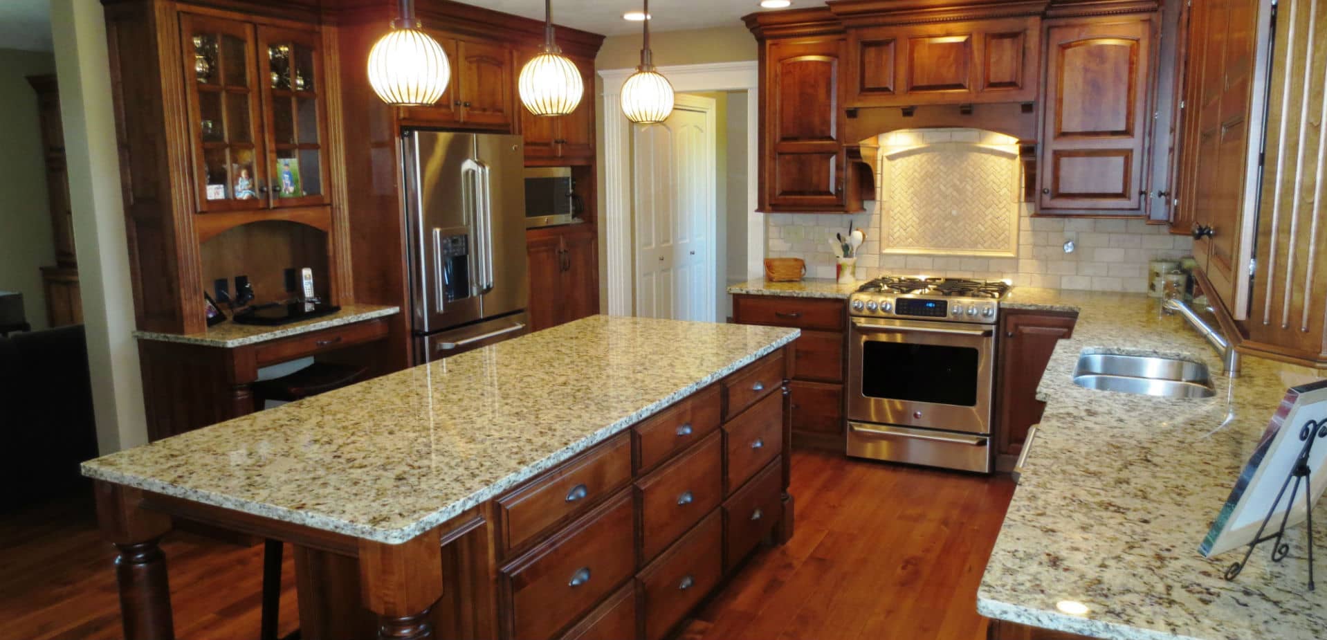 Granite Quartz Countertops In Peoria Il Cherrytree Kitchens